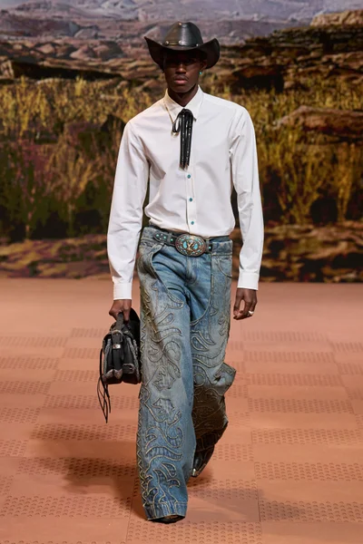Look 5